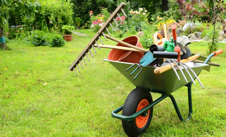 attrezzi giardino